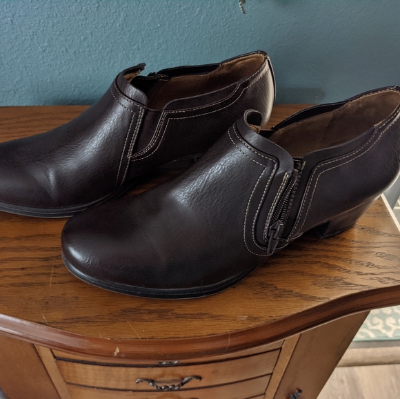 Shoes - Picture 2 of 3